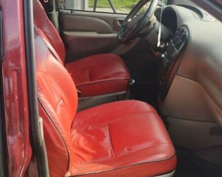 Красный Крайслер Вояджер, объемом двигателя 2.4 л и пробегом 300 тыс. км за 3550 $, фото 6 на Automoto.ua