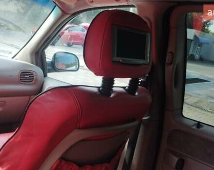 Красный Крайслер Вояджер, объемом двигателя 2.4 л и пробегом 300 тыс. км за 3550 $, фото 12 на Automoto.ua