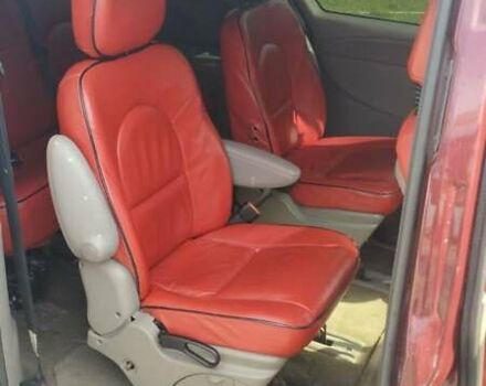 Красный Крайслер Вояджер, объемом двигателя 2.4 л и пробегом 300 тыс. км за 3550 $, фото 11 на Automoto.ua