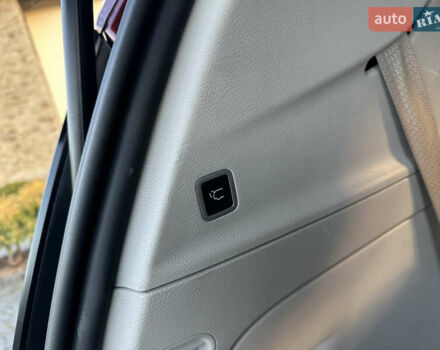 Красный Крайслер Вояджер, объемом двигателя 3.6 л и пробегом 211 тыс. км за 18900 $, фото 28 на Automoto.ua