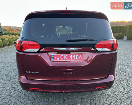 Красный Крайслер Вояджер, объемом двигателя 3.6 л и пробегом 211 тыс. км за 18900 $, фото 10 на Automoto.ua