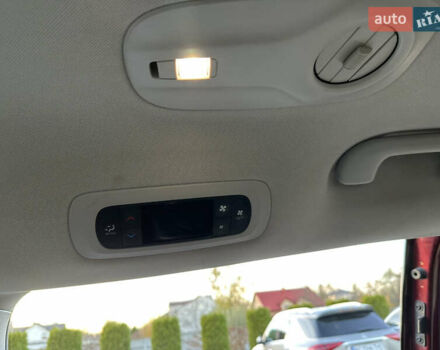 Красный Крайслер Вояджер, объемом двигателя 3.6 л и пробегом 211 тыс. км за 18900 $, фото 29 на Automoto.ua