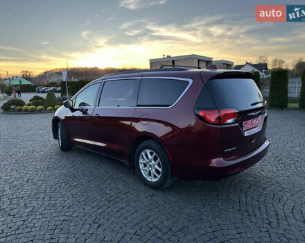 Красный Крайслер Вояджер, объемом двигателя 3.6 л и пробегом 211 тыс. км за 18900 $, фото 7 на Automoto.ua