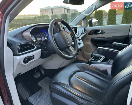 Красный Крайслер Вояджер, объемом двигателя 3.6 л и пробегом 211 тыс. км за 18900 $, фото 20 на Automoto.ua