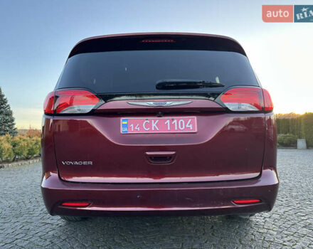 Красный Крайслер Вояджер, объемом двигателя 3.6 л и пробегом 211 тыс. км за 18900 $, фото 11 на Automoto.ua