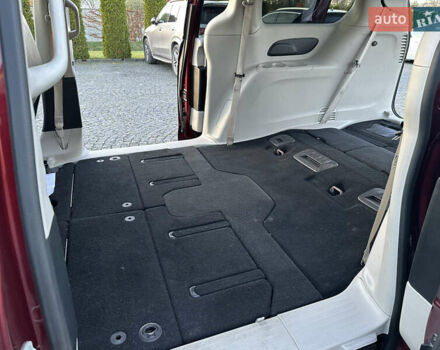 Красный Крайслер Вояджер, объемом двигателя 3.6 л и пробегом 211 тыс. км за 18900 $, фото 37 на Automoto.ua