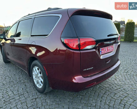 Красный Крайслер Вояджер, объемом двигателя 3.6 л и пробегом 211 тыс. км за 18900 $, фото 9 на Automoto.ua