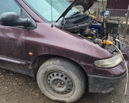 Красный Крайслер Вояджер, объемом двигателя 2.5 л и пробегом 490 тыс. км за 1963 $, фото 4 на Automoto.ua