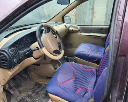 Красный Крайслер Вояджер, объемом двигателя 2.5 л и пробегом 490 тыс. км за 1963 $, фото 9 на Automoto.ua