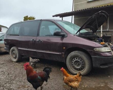 Красный Крайслер Вояджер, объемом двигателя 2.5 л и пробегом 490 тыс. км за 1963 $, фото 5 на Automoto.ua