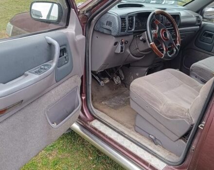 Красный Крайслер Вояджер, объемом двигателя 0 л и пробегом 500 тыс. км за 1143 $, фото 1 на Automoto.ua