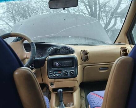 Красный Крайслер Вояджер, объемом двигателя 2.5 л и пробегом 490 тыс. км за 1963 $, фото 1 на Automoto.ua