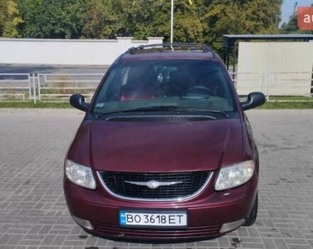 Красный Крайслер Вояджер, объемом двигателя 2.4 л и пробегом 300 тыс. км за 3550 $, фото 1 на Automoto.ua