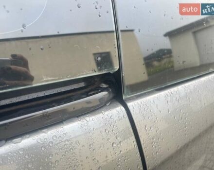 Серый Крайслер Вояджер, объемом двигателя 2.43 л и пробегом 313 тыс. км за 6500 $, фото 9 на Automoto.ua