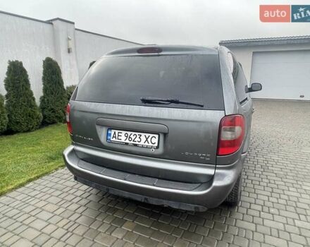 Серый Крайслер Вояджер, объемом двигателя 2.43 л и пробегом 313 тыс. км за 6500 $, фото 48 на Automoto.ua