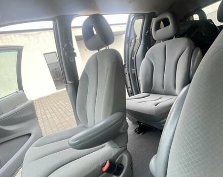 Серый Крайслер Вояджер, объемом двигателя 2.43 л и пробегом 313 тыс. км за 6500 $, фото 39 на Automoto.ua