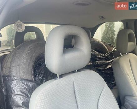 Серый Крайслер Вояджер, объемом двигателя 2.43 л и пробегом 313 тыс. км за 6500 $, фото 30 на Automoto.ua