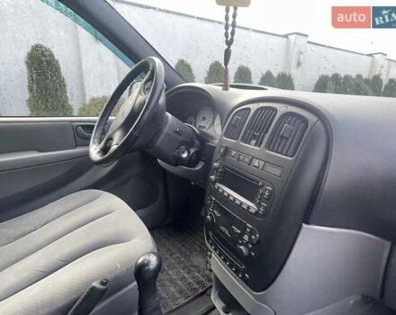 Серый Крайслер Вояджер, объемом двигателя 2.43 л и пробегом 313 тыс. км за 6500 $, фото 26 на Automoto.ua