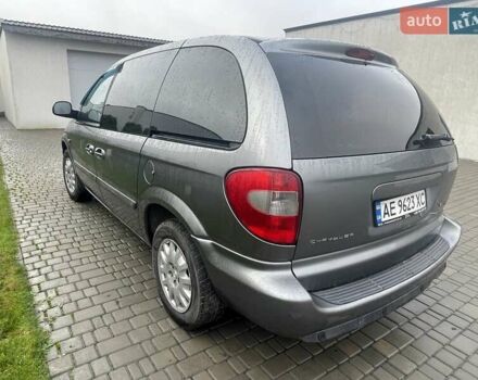 Серый Крайслер Вояджер, объемом двигателя 2.43 л и пробегом 313 тыс. км за 6500 $, фото 49 на Automoto.ua