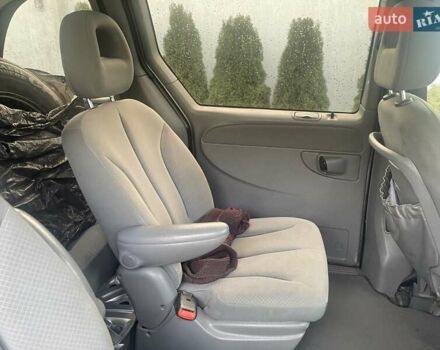 Серый Крайслер Вояджер, объемом двигателя 2.43 л и пробегом 313 тыс. км за 6500 $, фото 29 на Automoto.ua