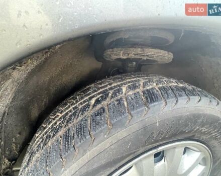 Серый Крайслер Вояджер, объемом двигателя 2.43 л и пробегом 313 тыс. км за 6500 $, фото 7 на Automoto.ua