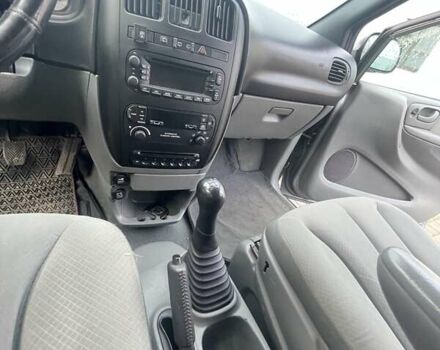 Серый Крайслер Вояджер, объемом двигателя 2.43 л и пробегом 313 тыс. км за 6500 $, фото 38 на Automoto.ua