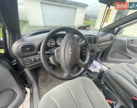 Серый Крайслер Вояджер, объемом двигателя 2.43 л и пробегом 313 тыс. км за 6500 $, фото 35 на Automoto.ua