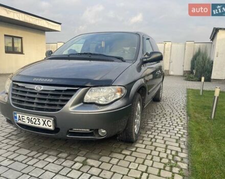 Серый Крайслер Вояджер, объемом двигателя 2.43 л и пробегом 313 тыс. км за 6500 $, фото 45 на Automoto.ua