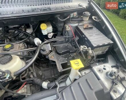 Серый Крайслер Вояджер, объемом двигателя 2.43 л и пробегом 313 тыс. км за 6500 $, фото 4 на Automoto.ua