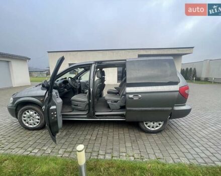 Серый Крайслер Вояджер, объемом двигателя 2.43 л и пробегом 313 тыс. км за 6500 $, фото 43 на Automoto.ua