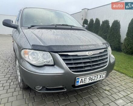 Серый Крайслер Вояджер, объемом двигателя 2.43 л и пробегом 313 тыс. км за 6500 $, фото 52 на Automoto.ua