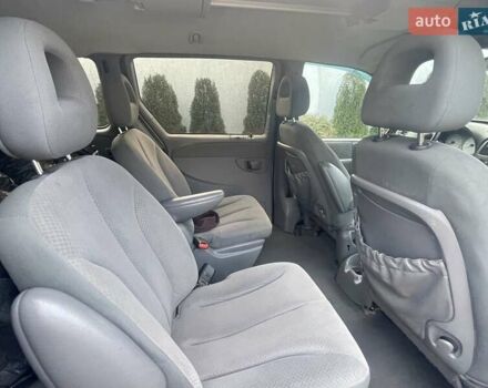 Серый Крайслер Вояджер, объемом двигателя 2.43 л и пробегом 313 тыс. км за 6500 $, фото 28 на Automoto.ua