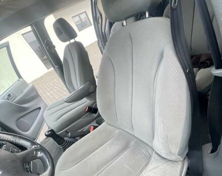 Серый Крайслер Вояджер, объемом двигателя 2.43 л и пробегом 313 тыс. км за 6500 $, фото 42 на Automoto.ua