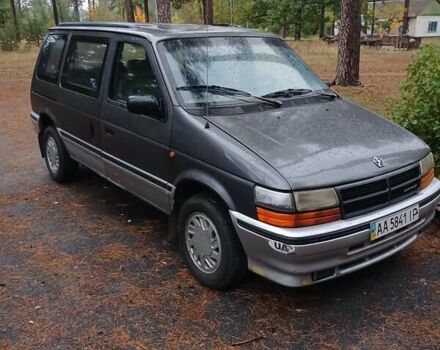 Серый Крайслер Вояджер, объемом двигателя 2.5 л и пробегом 145 тыс. км за 2700 $, фото 1 на Automoto.ua