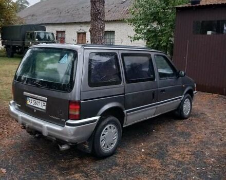 Серый Крайслер Вояджер, объемом двигателя 2.5 л и пробегом 145 тыс. км за 2700 $, фото 3 на Automoto.ua