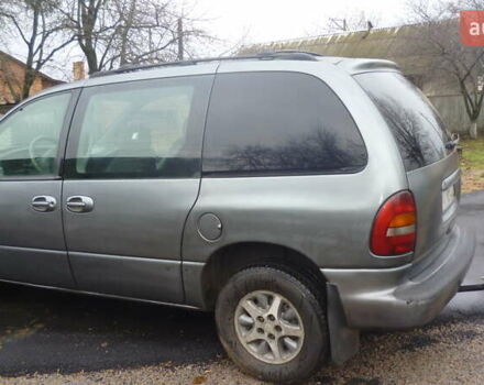 Серый Крайслер Вояджер, объемом двигателя 2.5 л и пробегом 400 тыс. км за 4500 $, фото 1 на Automoto.ua