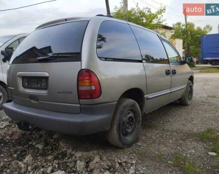 Серый Крайслер Вояджер, объемом двигателя 2.5 л и пробегом 370 тыс. км за 1600 $, фото 3 на Automoto.ua