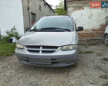 Серый Крайслер Вояджер, объемом двигателя 2.5 л и пробегом 370 тыс. км за 1600 $, фото 5 на Automoto.ua