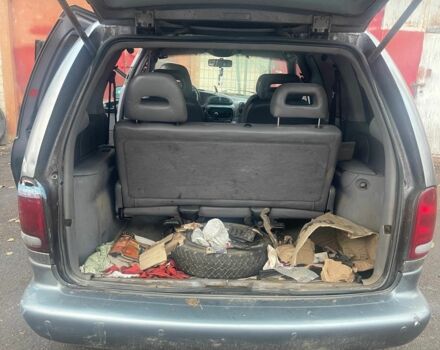 Сірий Крайслер Voyager, об'ємом двигуна 2.4 л та пробігом 20 тис. км за 1000 $, фото 5 на Automoto.ua