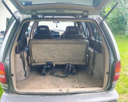 Сірий Крайслер Voyager, об'ємом двигуна 2.5 л та пробігом 420 тис. км за 2652 $, фото 9 на Automoto.ua