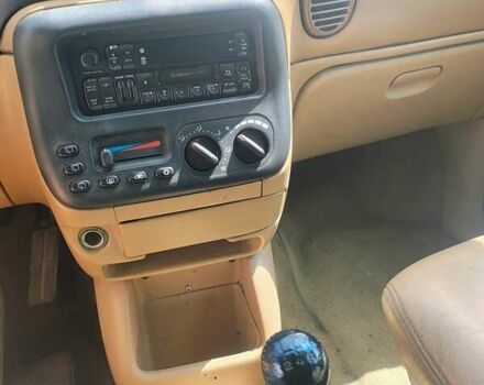 Сірий Крайслер Voyager, об'ємом двигуна 2.5 л та пробігом 420 тис. км за 2652 $, фото 7 на Automoto.ua