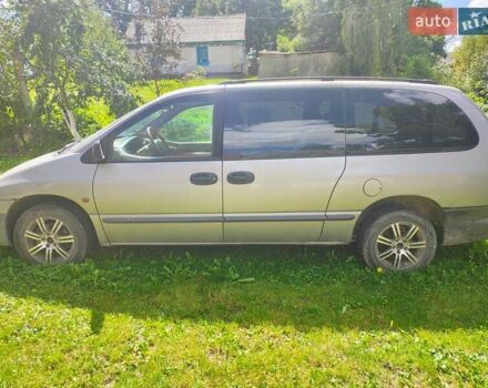 Сірий Крайслер Voyager, об'ємом двигуна 2.5 л та пробігом 420 тис. км за 2652 $, фото 3 на Automoto.ua