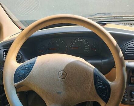 Сірий Крайслер Voyager, об'ємом двигуна 2.5 л та пробігом 420 тис. км за 2652 $, фото 6 на Automoto.ua