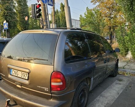 Серый Крайслер Вояджер, объемом двигателя 0 л и пробегом 400 тыс. км за 2172 $, фото 4 на Automoto.ua