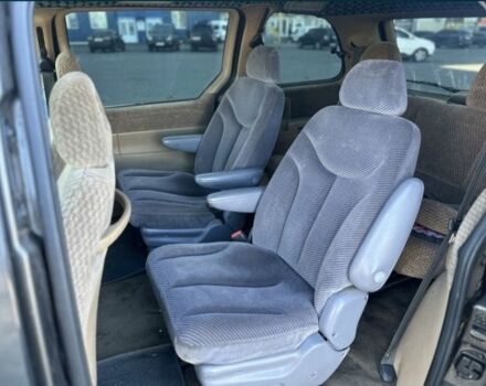 Серый Крайслер Вояджер, объемом двигателя 0 л и пробегом 400 тыс. км за 2172 $, фото 2 на Automoto.ua