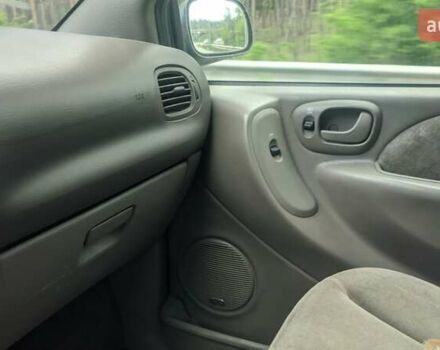 Серый Крайслер Вояджер, объемом двигателя 2.5 л и пробегом 420 тыс. км за 2800 $, фото 19 на Automoto.ua