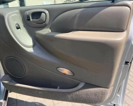 Серый Крайслер Вояджер, объемом двигателя 2.5 л и пробегом 396 тыс. км за 4640 $, фото 22 на Automoto.ua