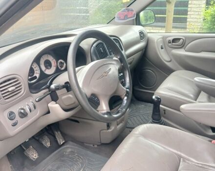 Серый Крайслер Вояджер, объемом двигателя 2.5 л и пробегом 280 тыс. км за 3539 $, фото 2 на Automoto.ua