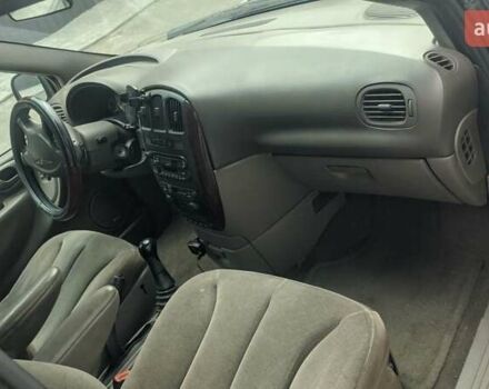 Серый Крайслер Вояджер, объемом двигателя 2.5 л и пробегом 420 тыс. км за 2800 $, фото 15 на Automoto.ua