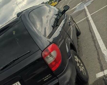 Серый Крайслер Вояджер, объемом двигателя 2.5 л и пробегом 420 тыс. км за 2800 $, фото 4 на Automoto.ua